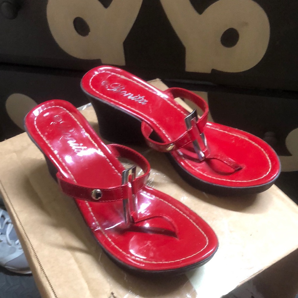 COPY - Ladies sz 8 Bonita red wedge flip flop sandals